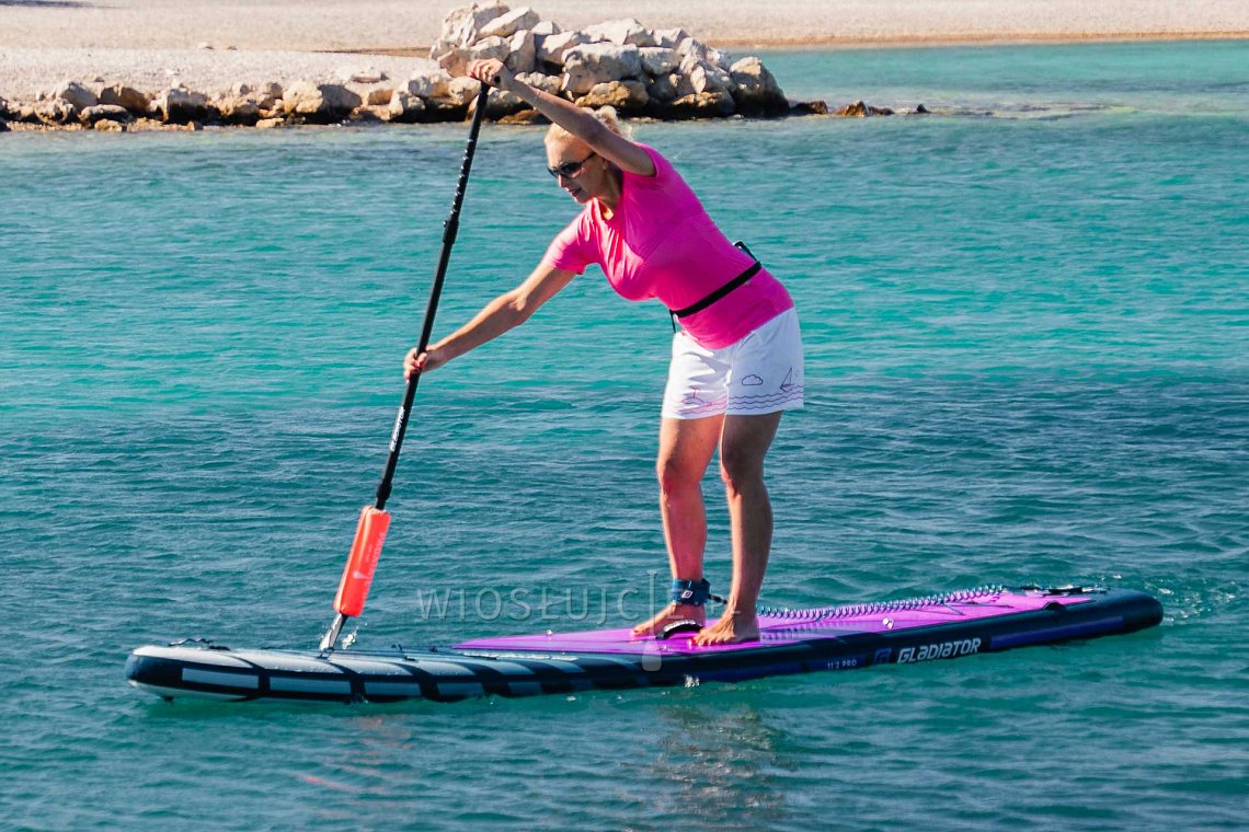 Outfit damski 9 – różowy – deska SUP GLADIATOR PRO, lycra, COOL klapki