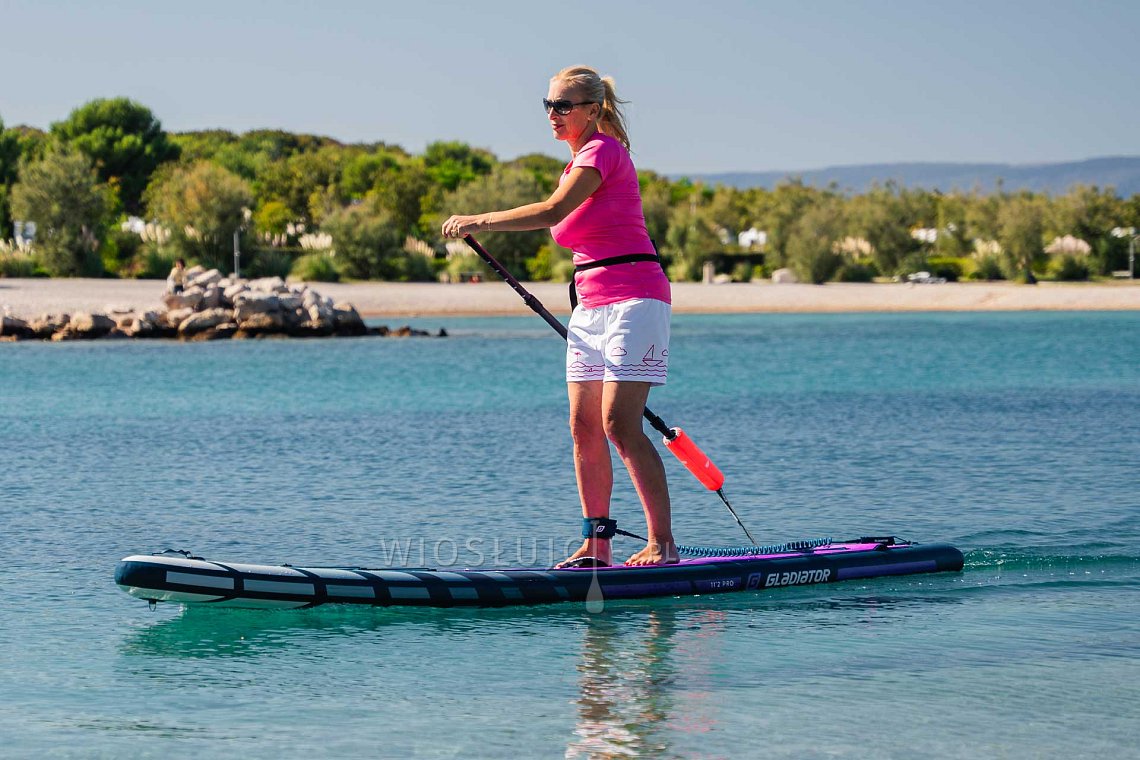 Outfit damski 9 – różowy – deska SUP GLADIATOR PRO, lycra, COOL klapki