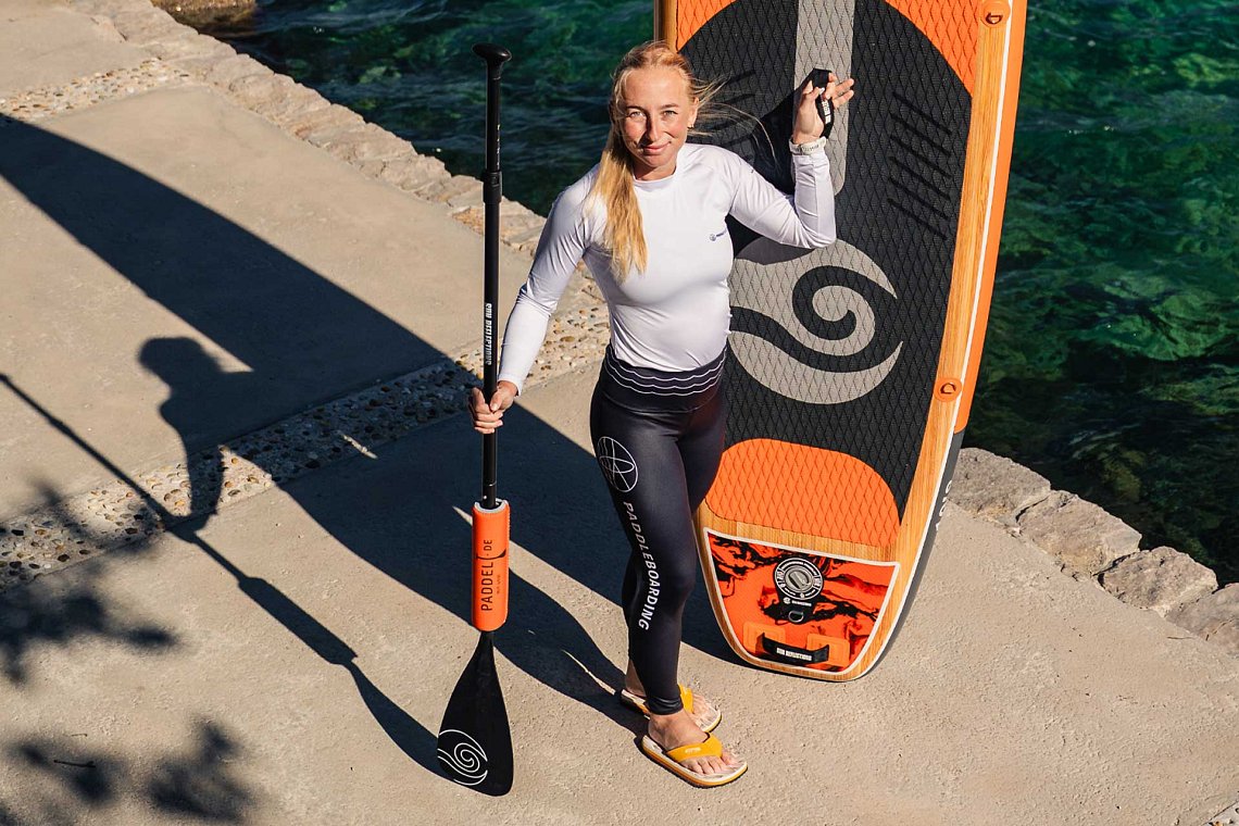 Outfit damski 4 – pomarańczowy – deska SUP GLADIATOR PRO, lycra, COOL klapki