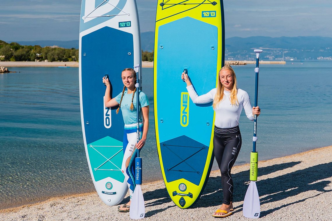 Outfit damski6 – neonowy zielony – deska SUP GLADIATOR PRO, lycra, COOL klapki