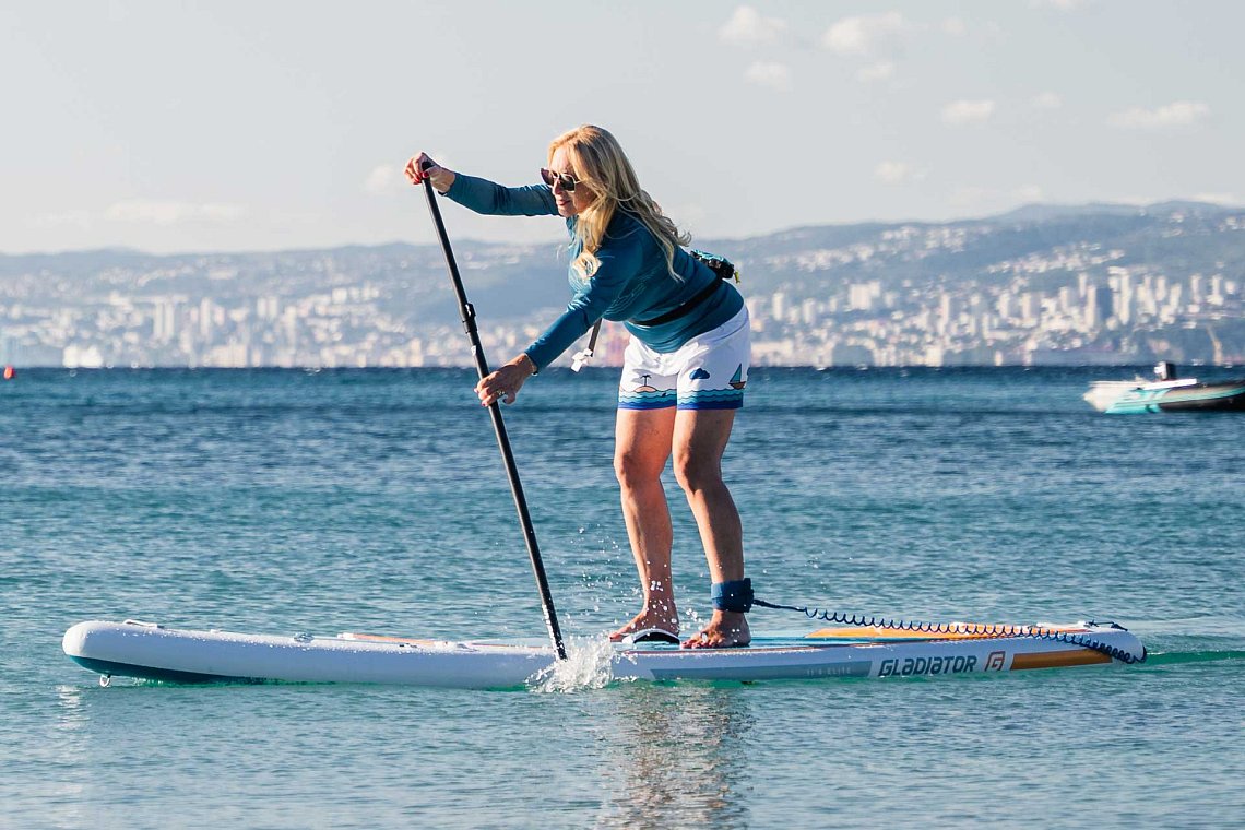 Outfit damski 10 – turkusowy – deska SUP GLADIATOR PRO, lycra, COOL klapki