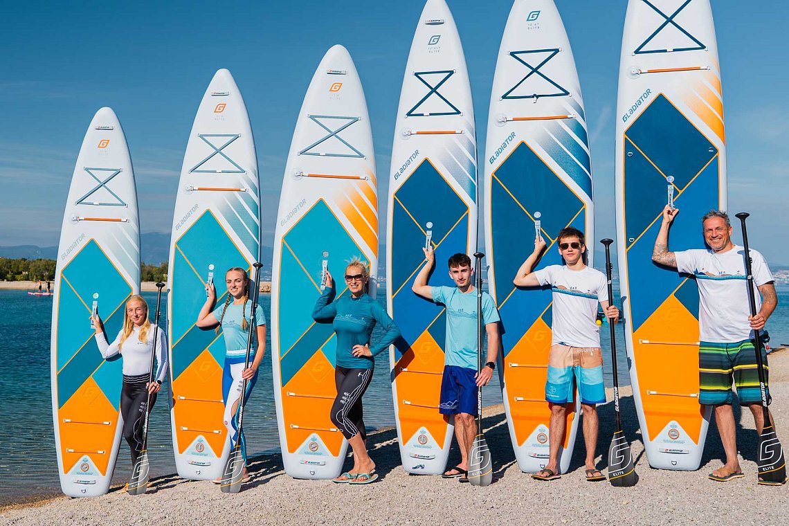 Outfit damski 10 – turkusowy – deska SUP GLADIATOR PRO, lycra, COOL klapki