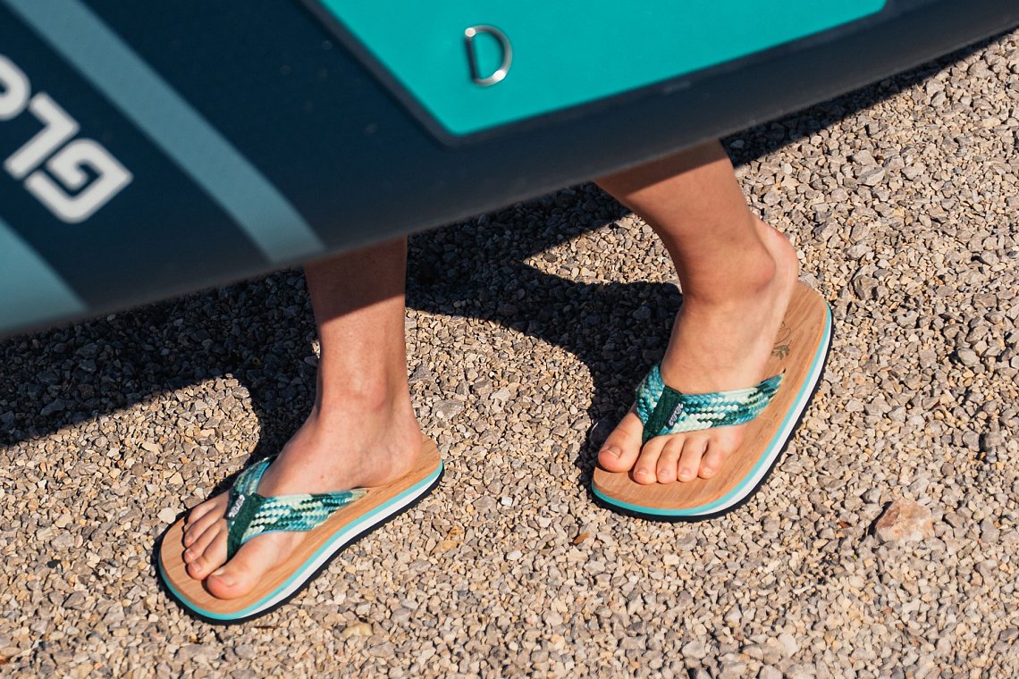 Outfit damski 11 – turkusowy – deska SUP GLADIATOR PRO, lycra, COOL klapki