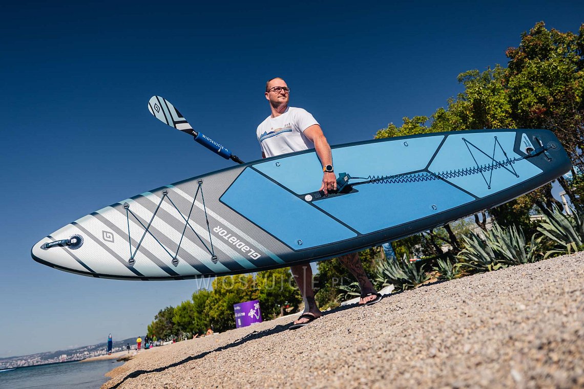 Outfit męski 4 – niebieski – deska SUP GLADIATOR PRO, lycra, COOL klapki