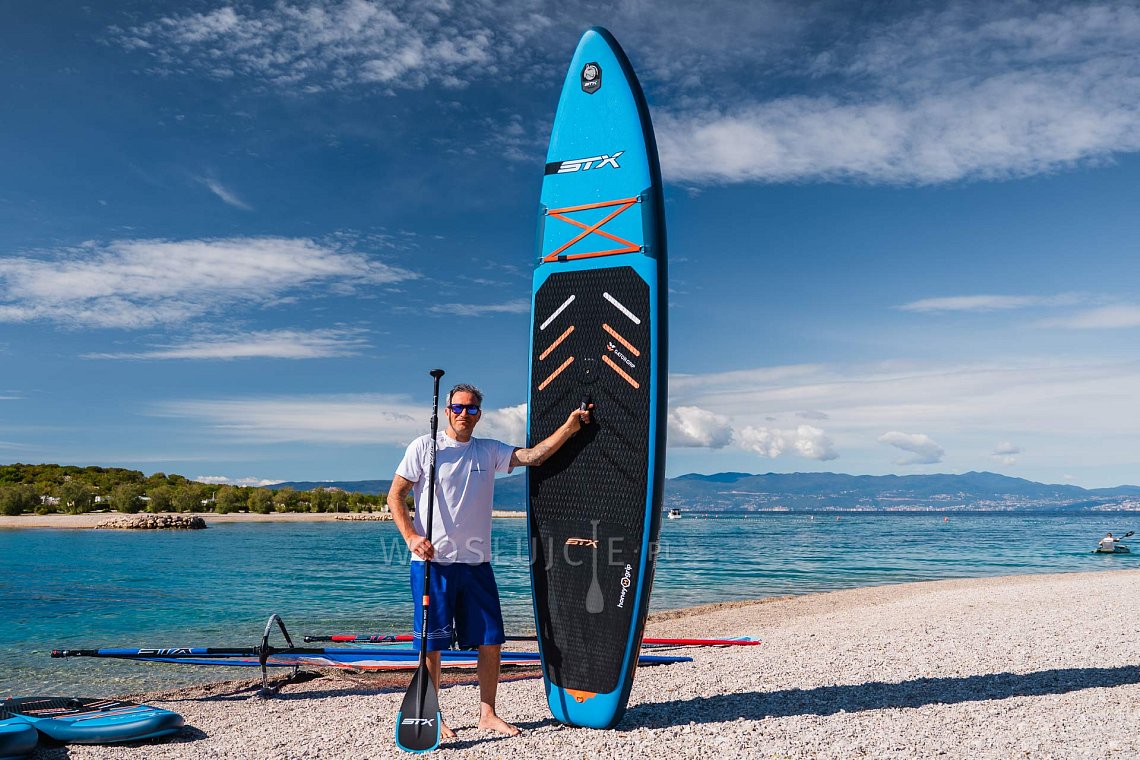 Outfit męski 5 – niebieski – deska SUP GLADIATOR PRO, lycra, COOL klapki