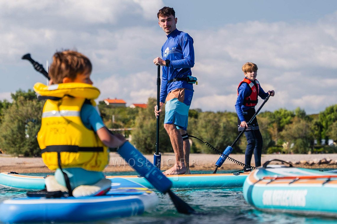 Outfit męski 6 – niebieski – deska SUP GLADIATOR PRO, lycra, COOL klapki