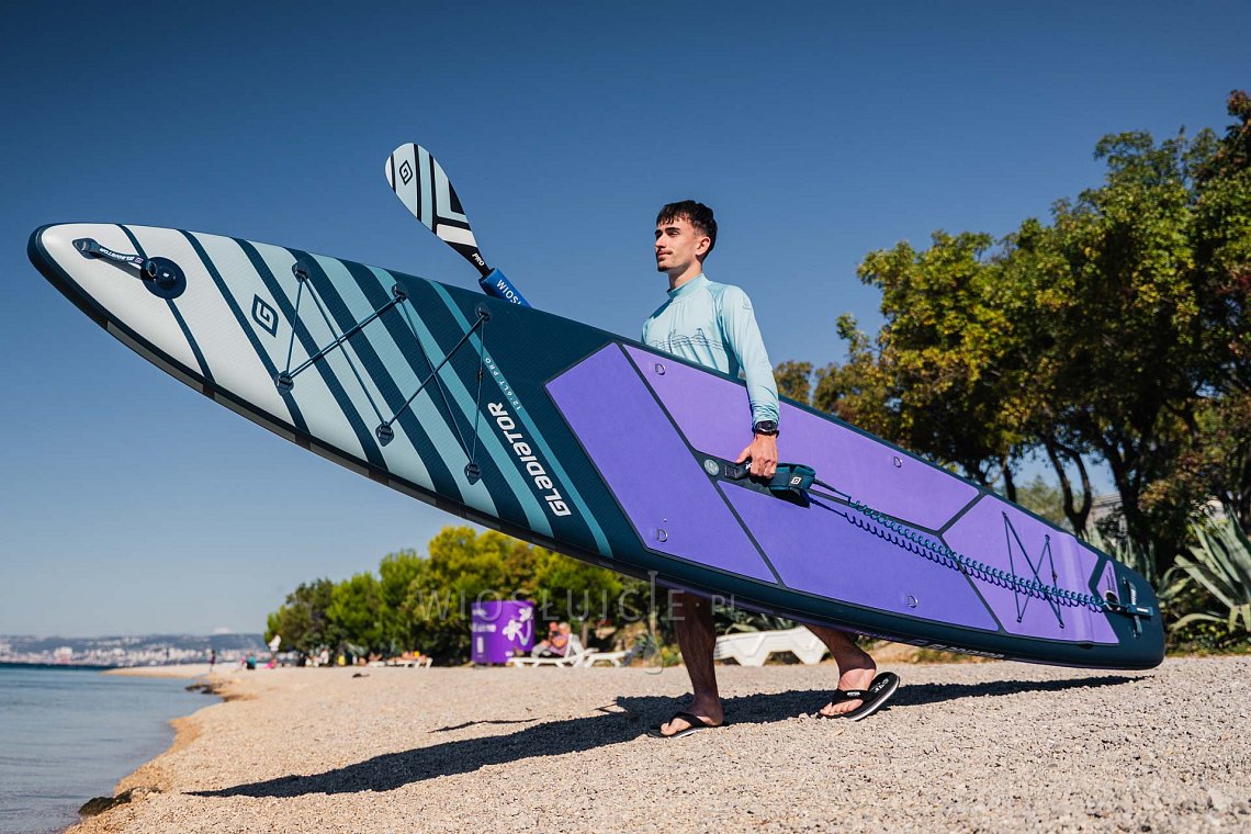 Outfit męski 2 – fioletowy – deska SUP GLADIATOR PRO, lycra, COOL klapki