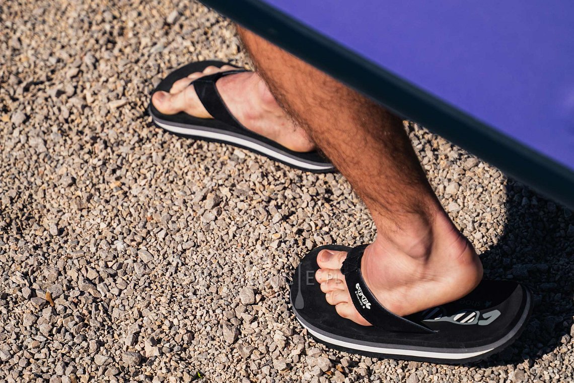 Outfit męski 2 – fioletowy – deska SUP GLADIATOR PRO, lycra, COOL klapki