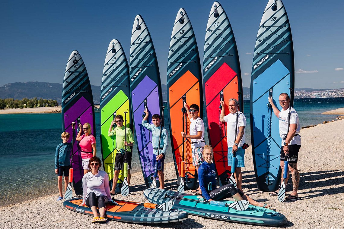 Outfit męski 2 – fioletowy – deska SUP GLADIATOR PRO, lycra, COOL klapki