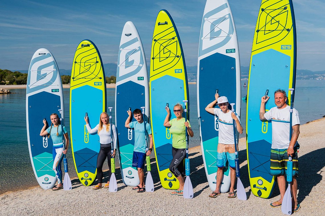 Outfit damski 7 – neonowy zielony – deska SUP GLADIATOR PRO, lycra, COOL klapki