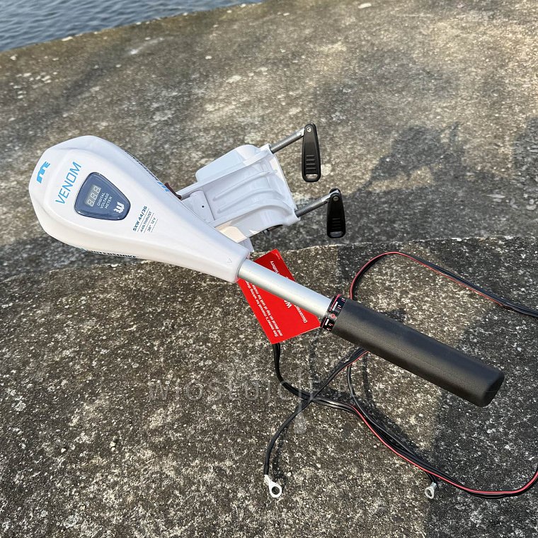 Test silnika WATERSNAKE VENOM 44 na pontonie GLADIATOR B330AD