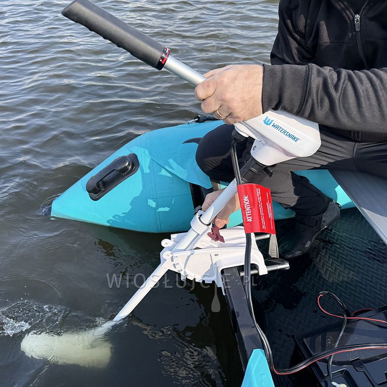 Test silnika WATERSNAKE VENOM 44 na pontonie GLADIATOR B330AD