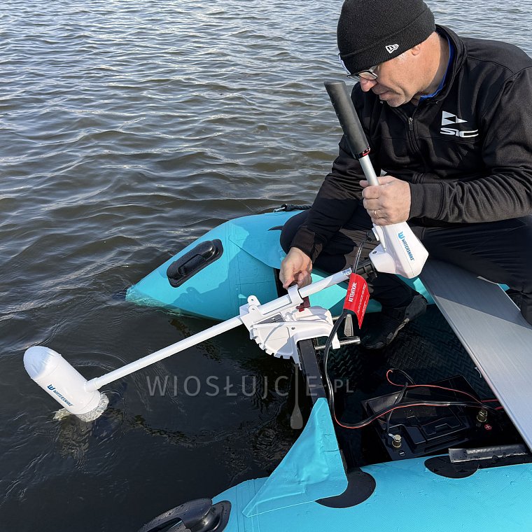 Test silnika WATERSNAKE VENOM 44 na pontonie GLADIATOR B330AD