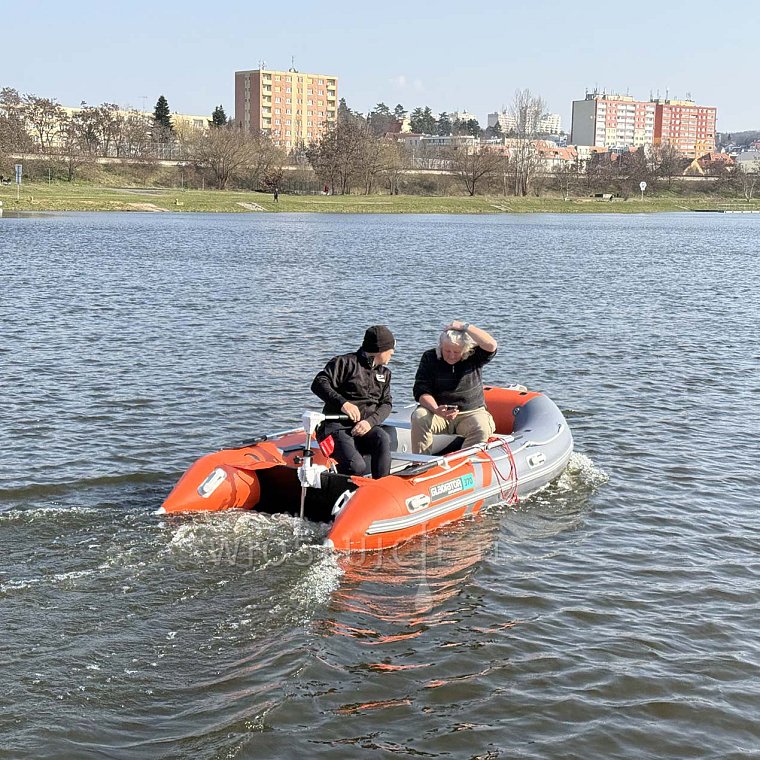 Test silnika WATERSNAKE ADVENCE 70 na pontonie GLADIATOR C370AL