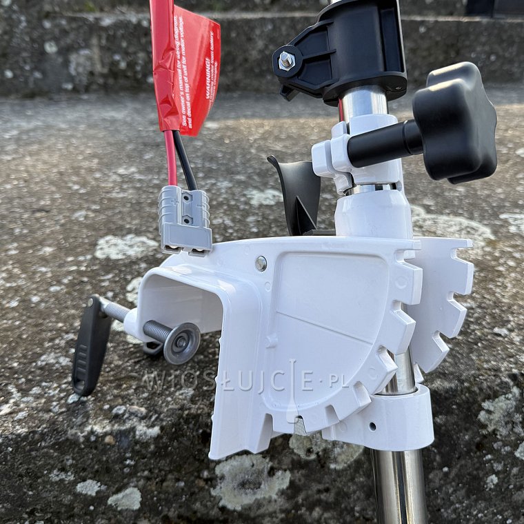 Test silnika WATERSNAKE ADVENCE 70 na pontonie GLADIATOR C370AL