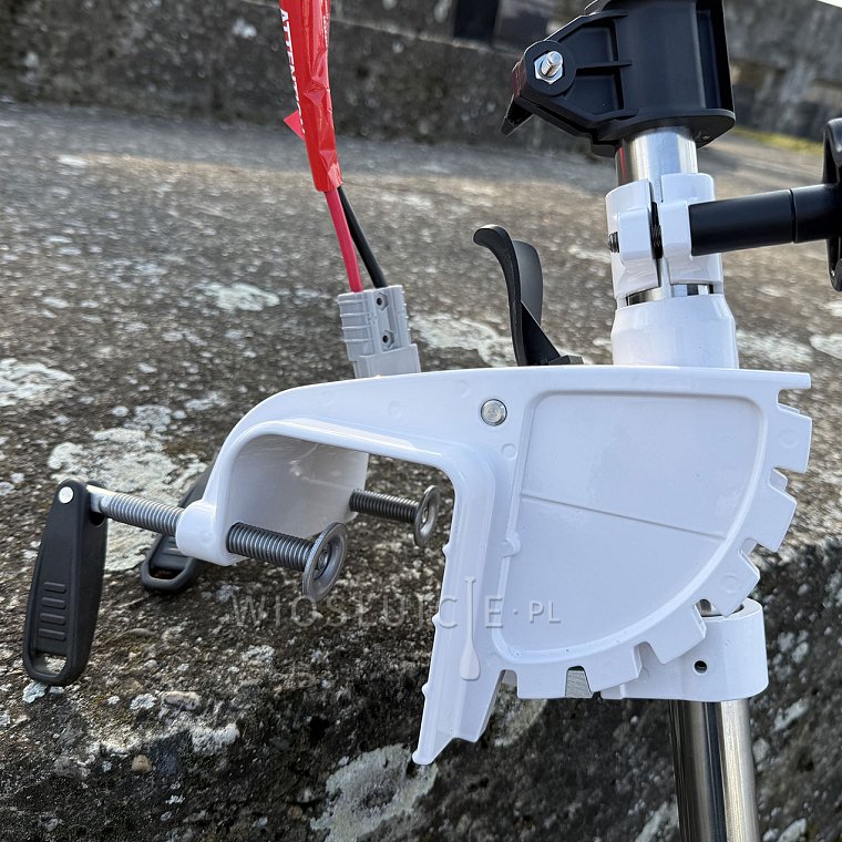 Test silnika WATERSNAKE ADVENCE 70 na pontonie GLADIATOR C370AL