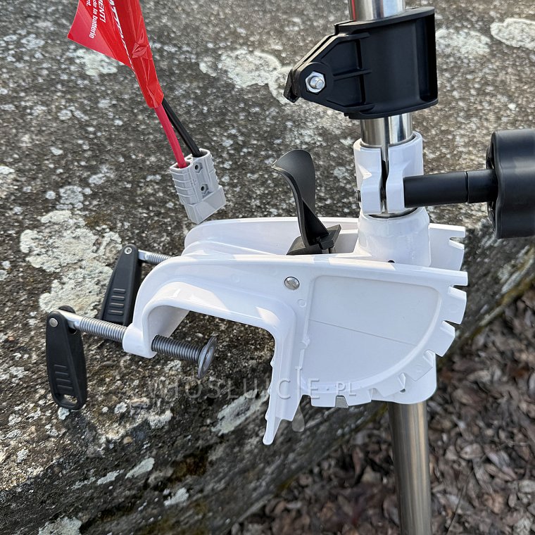 Test silnika WATERSNAKE ADVENCE 70 na pontonie GLADIATOR C370AL