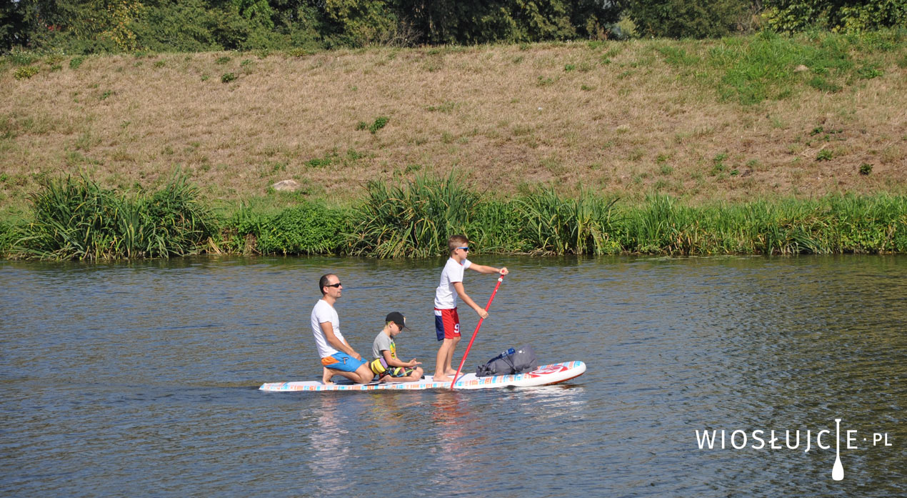 Paddle Stand Up można uprawiać amodzielnie lub w grupie osób, przyjaciół, rodziny.