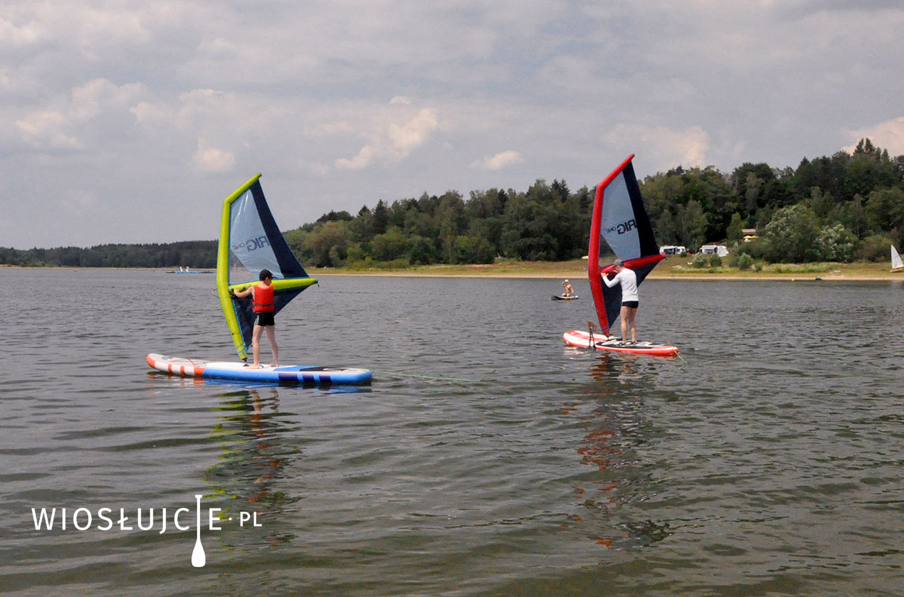 Nauka windsurfingu na desce z nadmuchiwanym żaglem DUOTONE iRIG