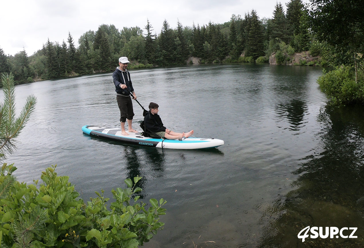 Nestandardní připojení kajakové sedačky k paddleboardu pro děti