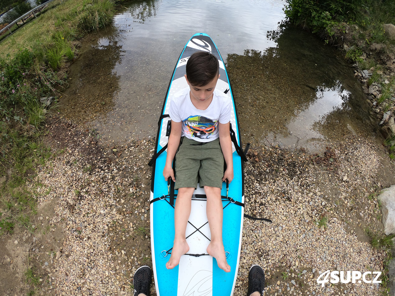 Nestandardní připojení kajakové sedačky k paddleboardu pro děti