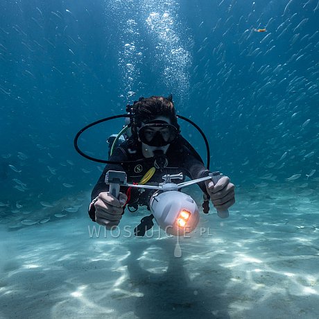 Silnik elektryczny AQUA MARINA BlueDrive X PRO - wielofunkcyjny, do desek SUP, kajaków i nurkowania jako skuter podwodny