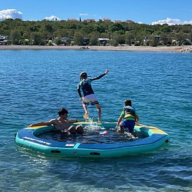 Pływający basen RIDEWAVE FLOATING CIRCLE - pompowany krąg z siatką - średnica 245 cm