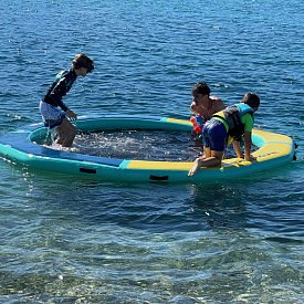 Pływający basen RIDEWAVE FLOATING CIRCLE - pompowany krąg z siatką - średnica 245 cm